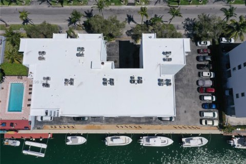 Condominio en alquiler en North Miami Beach, Florida, 2 dormitorios, 75.72 m2 № 1992061 - foto 24