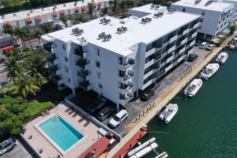 Condominio en alquiler en North Miami Beach, Florida, 2 dormitorios, 75.72 m2 № 1992061 - foto 26