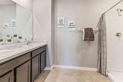 Casa en venta en Wesley Chapel, Florida, 5 dormitorios, 227.89 m2 № 2238150 - foto 12