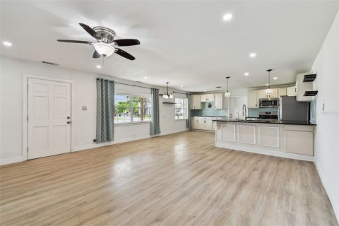 Casa en venta en Plant City, Florida, 4 dormitorios, 143.53 m2 № 1613794 - foto 9