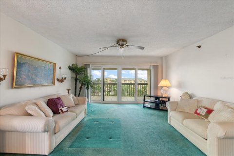 Condo in Madeira Beach, Florida, 2 bedrooms  № 1900117 - photo 11
