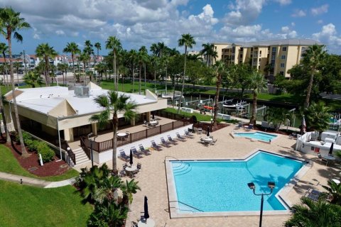Condo in Madeira Beach, Florida, 2 bedrooms  № 1900117 - photo 2