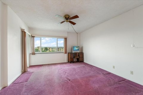 Condo in Madeira Beach, Florida, 2 bedrooms  № 1900117 - photo 30
