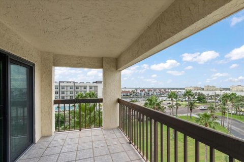 Condo in Madeira Beach, Florida, 2 bedrooms  № 1900117 - photo 20