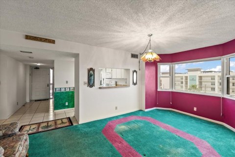 Condo in Madeira Beach, Florida, 2 bedrooms  № 1900117 - photo 10