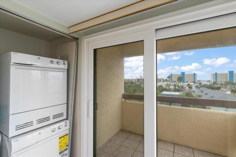 Condo in Madeira Beach, Florida, 2 bedrooms  № 1900117 - photo 22