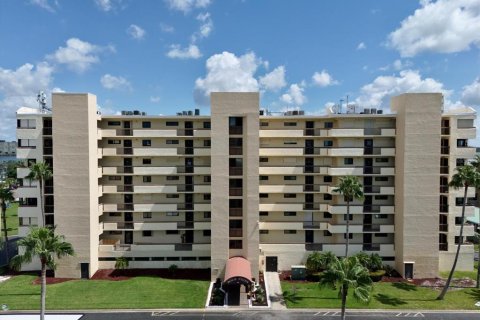 Condo in Madeira Beach, Florida, 2 bedrooms  № 1900117 - photo 3
