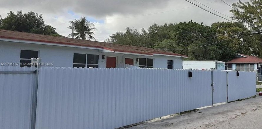 Коммерческая недвижимость в Майами, Флорида 128.02м2 № 1985041