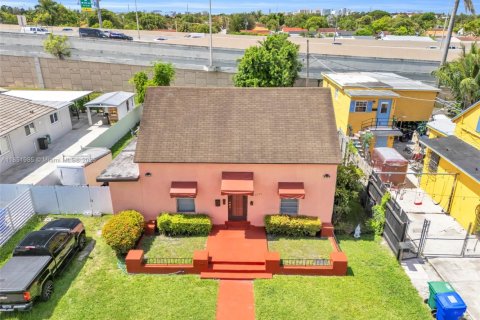 Casa en venta en Miami, Florida, 2 dormitorios, 136.94 m2 № 1858531 - foto 1