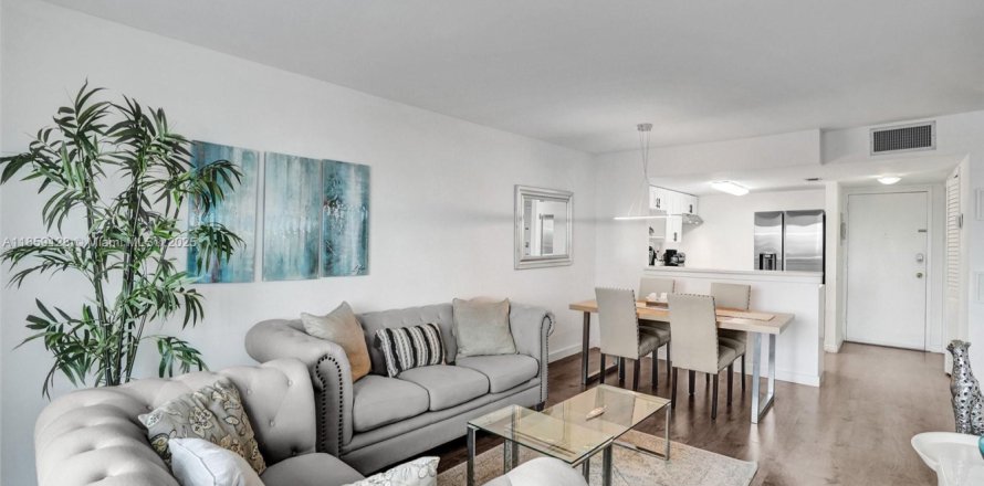 Condo in North Bay Village, Florida, 1 bedroom  № 1892880