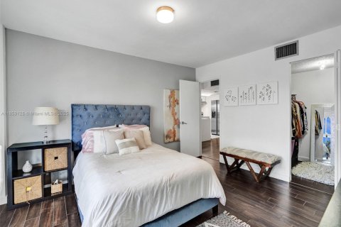Condo in North Bay Village, Florida, 1 bedroom  № 1892880 - photo 17