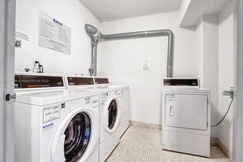 Condo in North Bay Village, Florida, 1 bedroom  № 1892880 - photo 26