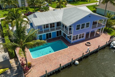 Villa ou maison à vendre à St. Lucie, Floride: 6 chambres, 333.52 m2 № 1862500 - photo 16