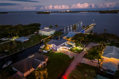 Villa ou maison à vendre à St. Lucie, Floride: 6 chambres, 333.52 m2 № 1862500 - photo 4