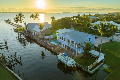 Villa ou maison à vendre à St. Lucie, Floride: 6 chambres, 333.52 m2 № 1862500 - photo 1