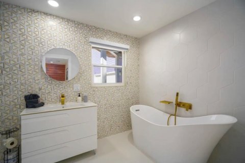 Villa ou maison à vendre à St. Lucie, Floride: 6 chambres, 333.52 m2 № 1862500 - photo 25