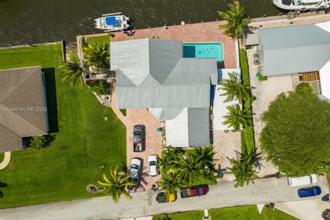 Villa ou maison à vendre à St. Lucie, Floride: 6 chambres, 333.52 m2 № 1862500 - photo 11