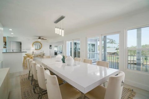 Villa ou maison à vendre à St. Lucie, Floride: 6 chambres, 333.52 m2 № 1862500 - photo 5