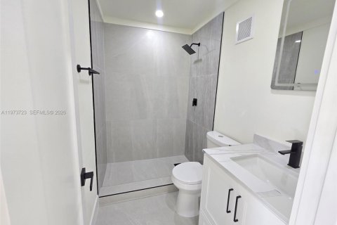 House in Hialeah, Florida 4 bedrooms, 129.78 sq.m. № 2033556 - photo 19