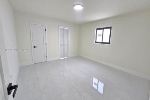 House in Hialeah, Florida 4 bedrooms, 129.78 sq.m. № 2033556 - photo 22