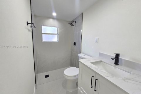 House in Hialeah, Florida 4 bedrooms, 129.78 sq.m. № 2033556 - photo 23