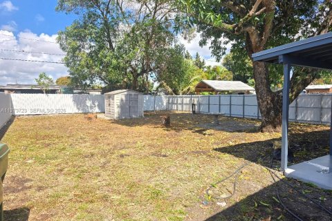 House in Hialeah, Florida 4 bedrooms, 129.78 sq.m. № 2033556 - photo 26