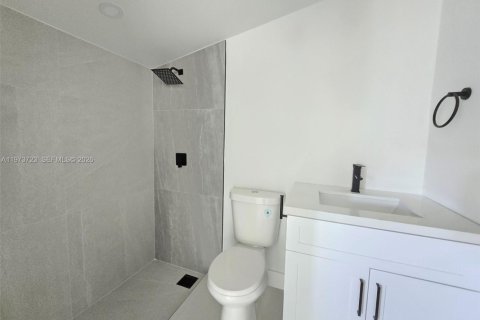 House in Hialeah, Florida 4 bedrooms, 129.78 sq.m. № 2033556 - photo 16