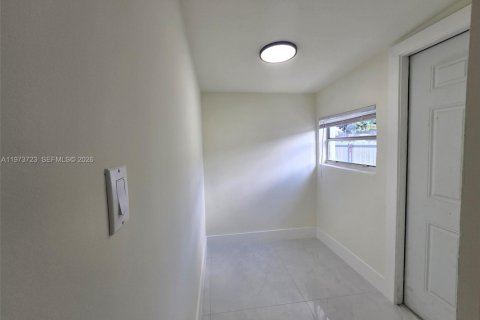 House in Hialeah, Florida 4 bedrooms, 129.78 sq.m. № 2033556 - photo 24