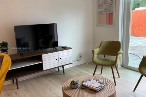 Casa en alquiler en Miami, Florida, 1 dormitorio, 74.32 m2 № 2054768 - foto 15