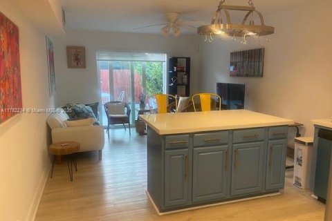 Casa en alquiler en Miami, Florida, 1 dormitorio, 74.32 m2 № 2054768 - foto 3