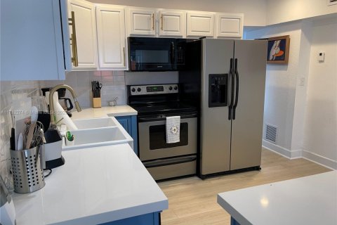 Casa en alquiler en Miami, Florida, 1 dormitorio, 74.32 m2 № 2054768 - foto 6