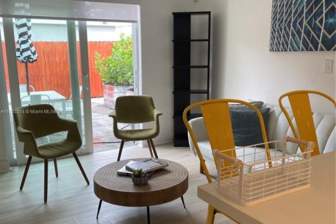Casa en alquiler en Miami, Florida, 1 dormitorio, 74.32 m2 № 2054768 - foto 19