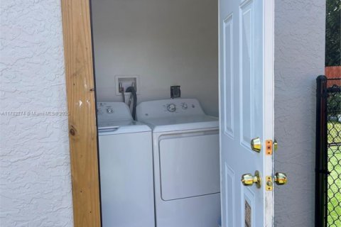 Casa en alquiler en Miami, Florida, 1 dormitorio, 74.32 m2 № 2054768 - foto 9