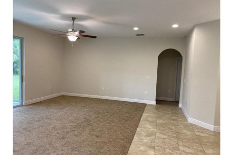 House in North Port, Florida 4 bedrooms, 192.03 sq.m. № 2239832 - photo 4