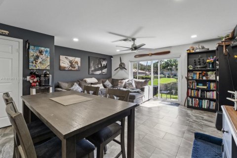 Touwnhouse à vendre à Tamarac, Floride: 2 chambres, 107.3 m2 № 1929237 - photo 12