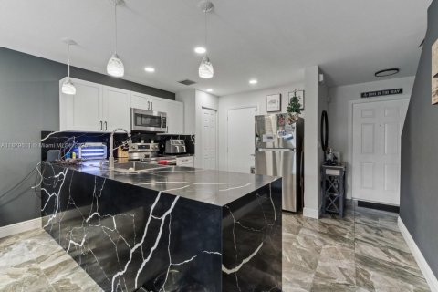 Touwnhouse à vendre à Tamarac, Floride: 2 chambres, 107.3 m2 № 1929237 - photo 4