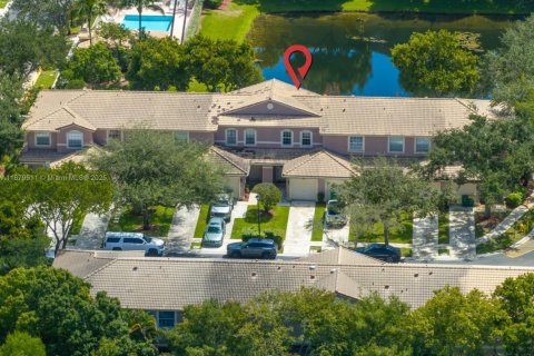 Touwnhouse à vendre à Tamarac, Floride: 2 chambres, 107.3 m2 № 1929237 - photo 1