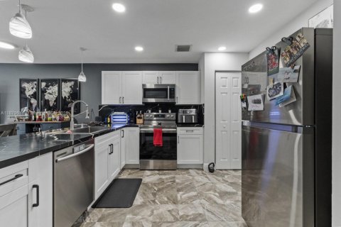 Touwnhouse à vendre à Tamarac, Floride: 2 chambres, 107.3 m2 № 1929237 - photo 6