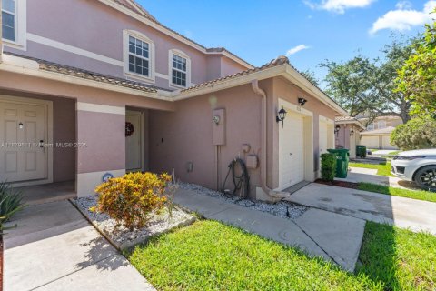 Touwnhouse à vendre à Tamarac, Floride: 2 chambres, 107.3 m2 № 1929237 - photo 3