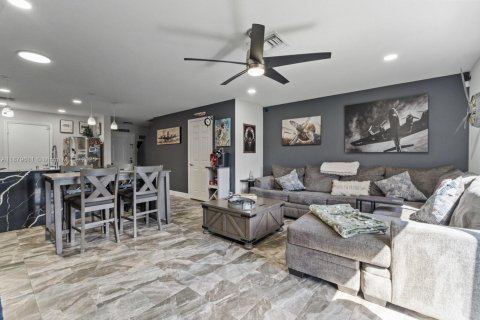Touwnhouse à vendre à Tamarac, Floride: 2 chambres, 107.3 m2 № 1929237 - photo 15