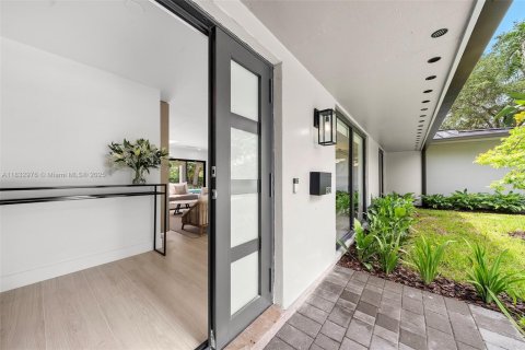 Casa en venta en Palmetto Bay, Florida, 5 dormitorios, 180.42 m2 № 1818152 - foto 5