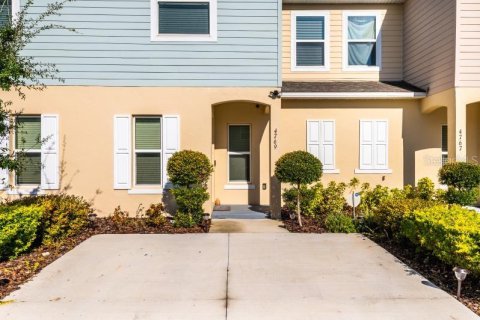 Adosado en Kissimmee, Florida 3 dormitorios, 163.69 m2 № 2114527