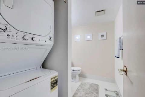 Condominio en venta en Lauderhill, Florida, 1 dormitorio, 77.39 m2 № 2048293 - foto 10