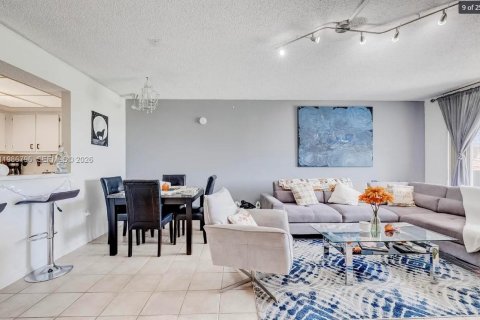 Condominio en venta en Lauderhill, Florida, 1 dormitorio, 77.39 m2 № 2048293 - foto 21