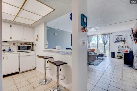 Condominio en venta en Lauderhill, Florida, 1 dormitorio, 77.39 m2 № 2048293 - foto 16