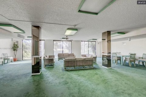 Condominio en venta en Lauderhill, Florida, 1 dormitorio, 77.39 m2 № 2048293 - foto 9