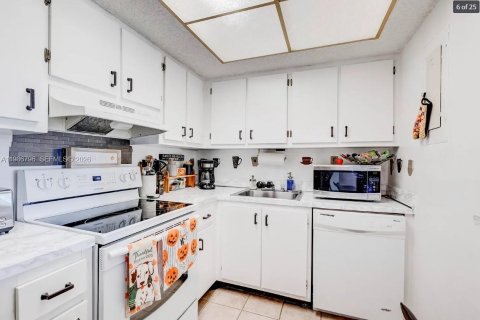 Condominio en venta en Lauderhill, Florida, 1 dormitorio, 77.39 m2 № 2048293 - foto 5
