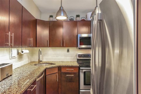 Condo in Miami Beach, Florida, 1 bedroom  № 2033762 - photo 4