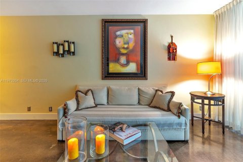 Condo in Miami Beach, Florida, 1 bedroom  № 2033762 - photo 15