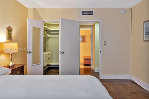 Condo in Miami Beach, Florida, 1 bedroom  № 2033762 - photo 28